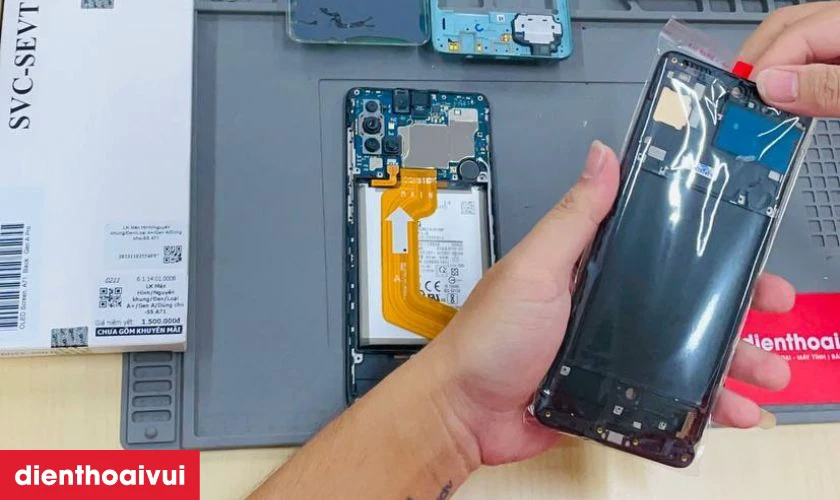 Tiến hành thay màn hình Samsung Galaxy A02 mới