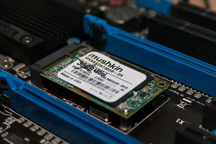 Nên nâng cấp, thay ổ cứng loại nào - Ổ SSD SATA M2 SATA